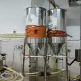 ...i fermentatori in acciaio inox...